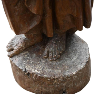 Sculpture d'un juge ou magistrat en bois fruitier, statue du XVIIe siècle