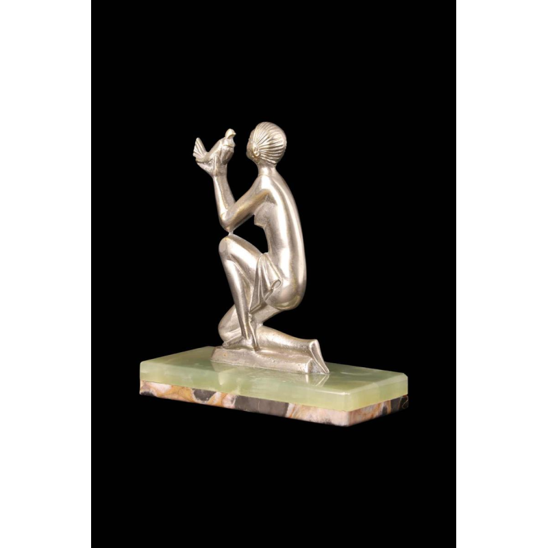 Art Deco statuette "Jeune femme à l'oiseau" in silvered bronze and onyx