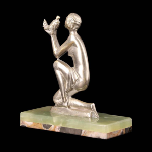 Art Deco statuette "Jeune femme à l'oiseau" in silvered bronze and onyx