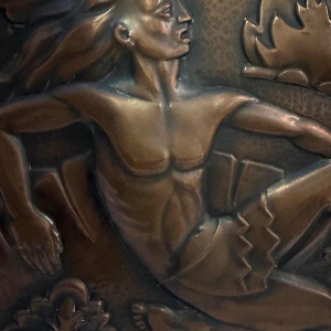 Panneau en cuivre repoussé Art Déco