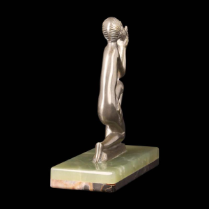 Art Deco statuette "Jeune femme à l'oiseau" in silvered bronze and onyx