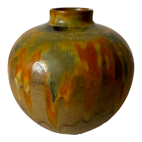 Small tiger vase in Keramis sandstone