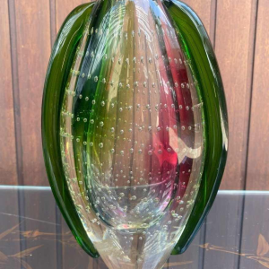 Rosenthal 1970 glazen vaas getiteld Dew Drop groen, rood en transparant
