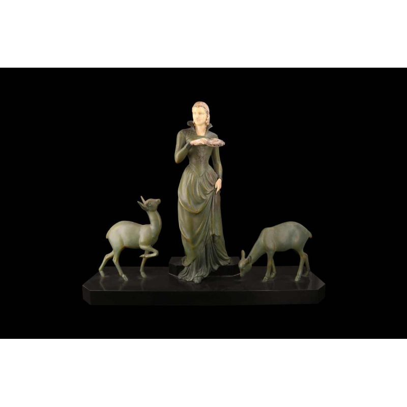 MENEVILLE (toegeschreven aan) 'De hertenvrouw' Art Deco sculptuur, groen gepatineerd metaal, begin 20ste eeuw