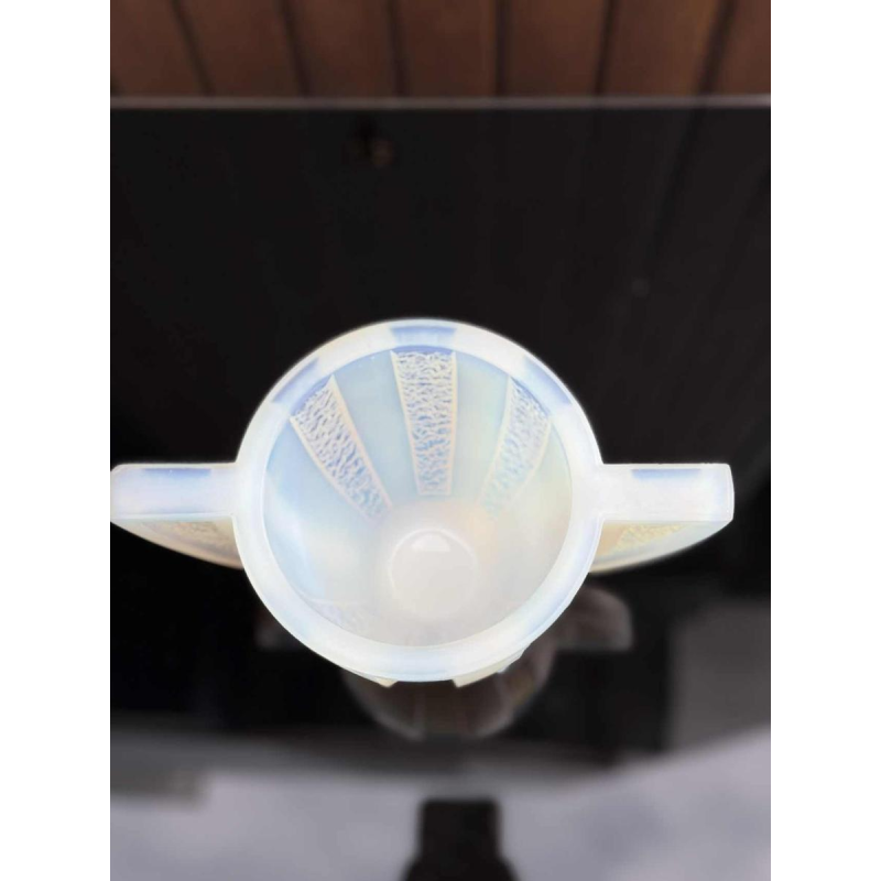 Cesari, Art Deco vase / bowl in opalescent glass, ca 1930