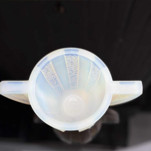 Cesari, Art Deco vase / bowl in opalescent glass, ca 1930