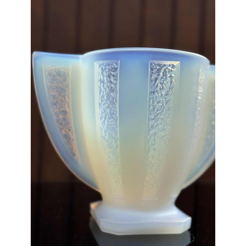 Cesari, Art Deco vaas / schaal in opalescent glas, ca 1930