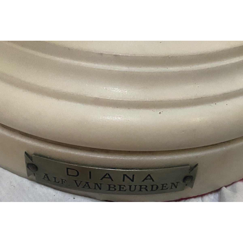 Buste de Diana en marbre d'Alphonse Van Beurden 1896