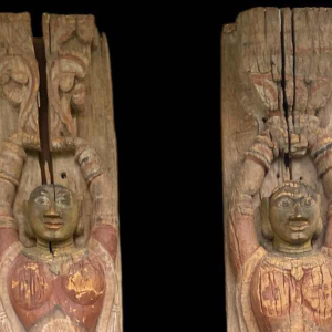 Paar houten elementen / sculpturen, India eind 19e eeuw