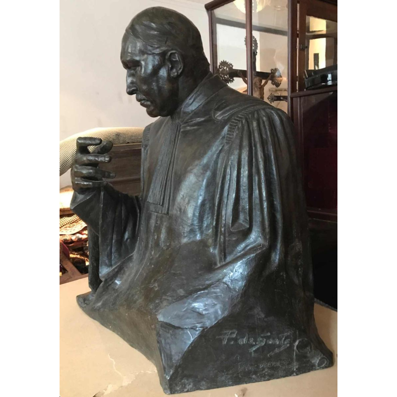 Bust of the famous lawyer Jules Destrée