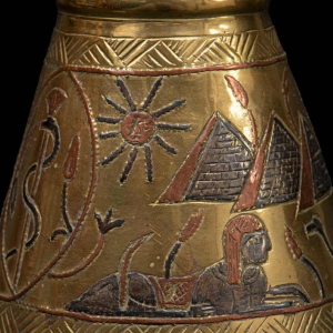 Cafetière Dallah égyptienne : symbole d'hospitalité et de richesse culturelle, 20ème siècle