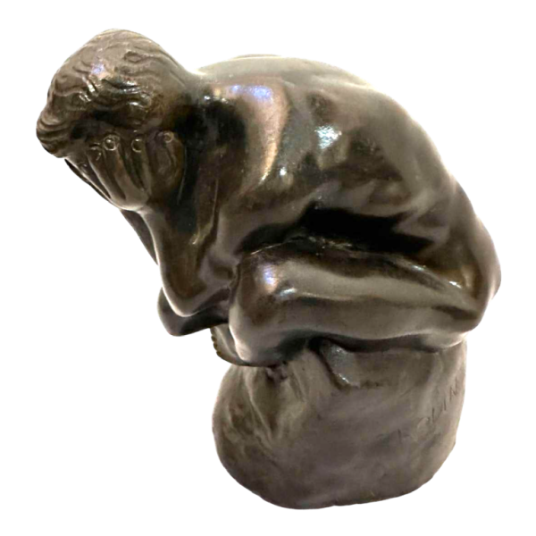 Antiek bronzen beeld in de stijl van De Denker van Rodin