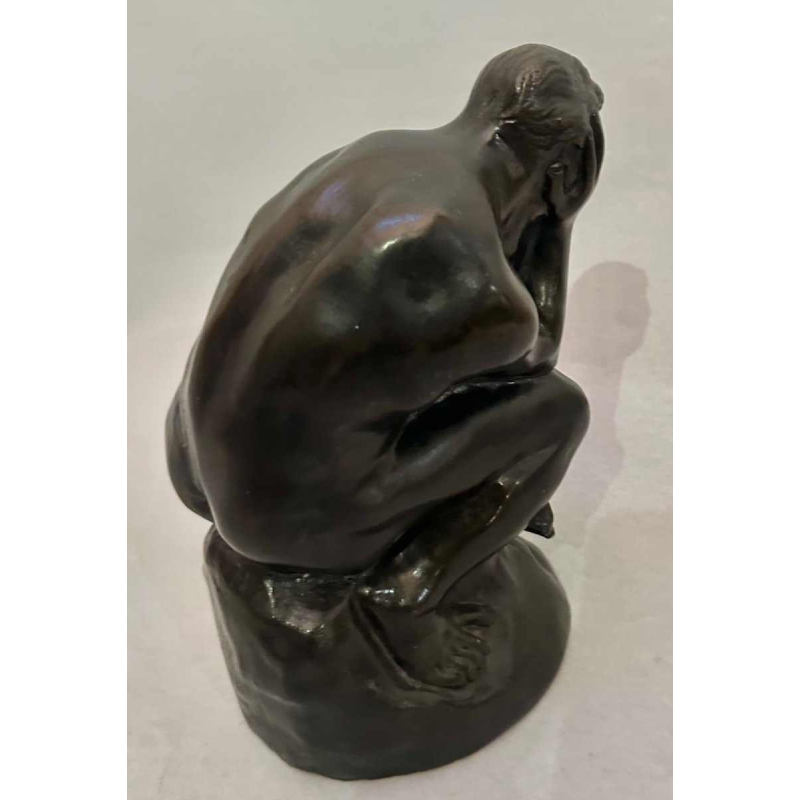 Sculpture en bronze ancien dans le style du Penseur de Rodin