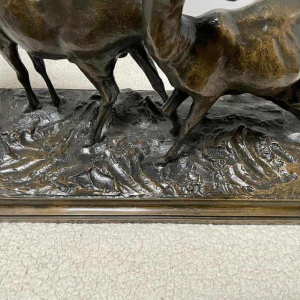 Sculpture en bronze, groupe animalier. Signé et daté : Edg. Joris 1911
