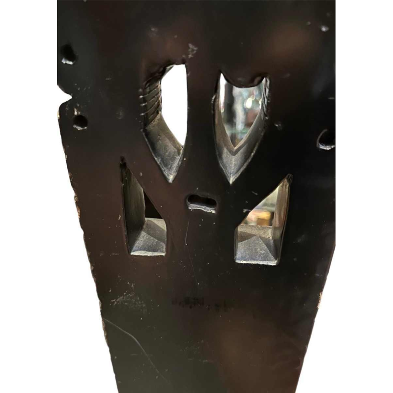 Zitting: massief houten sculptuur waarschijnlijk geproduceerd in Oost-Europa