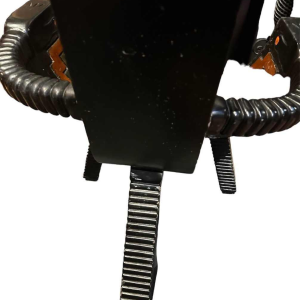 Zitting: massief houten sculptuur waarschijnlijk geproduceerd in Oost-Europa