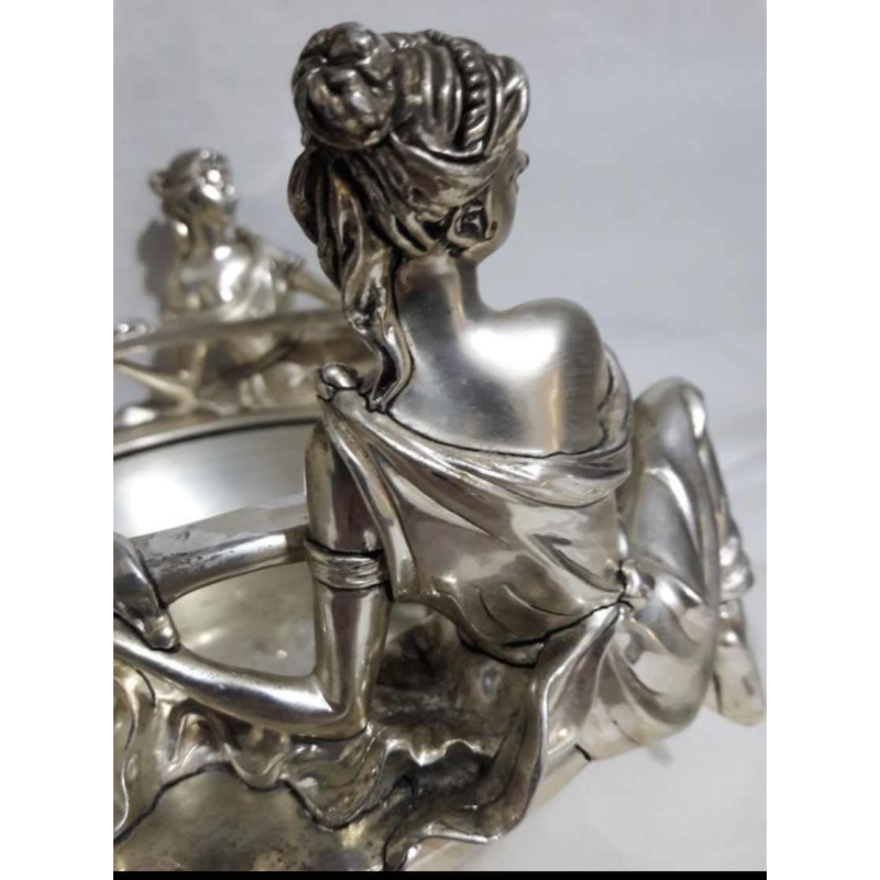 Centre de Table de Marcello Giorgio, Style Art Nouveau