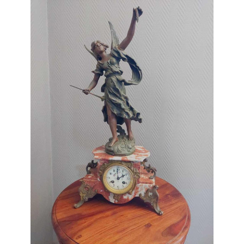 A. Moreau - Garniture de cheminée en régule