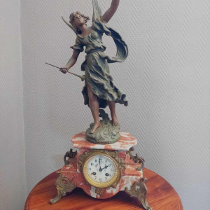 A. Moreau - Garniture de cheminée en régule