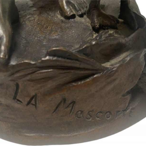 De mascotte van Auguste Dewever ondeugend bronze