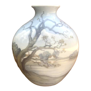 Bing & Grondahl Denmark, vase en porcelaine à décor de paysage, ca 1920
