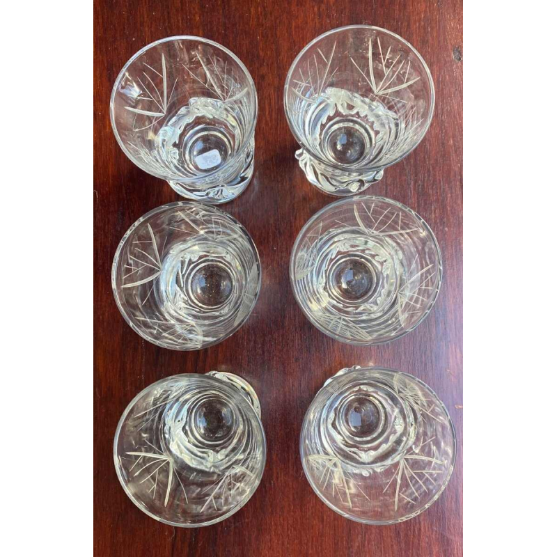 Six petits verres à pied "digestif" signé Daum France en cristal
