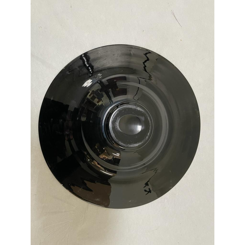 Plat Art Déco en verre noir et gris à décor géométrique, travail belge ca 1930