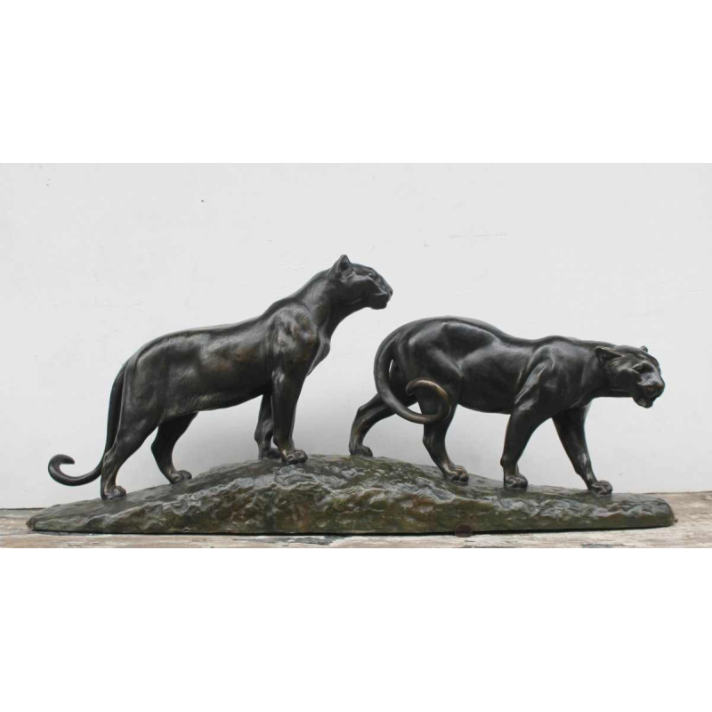 Couple de lionnes en bronze de Louis Riche,sculpteur français