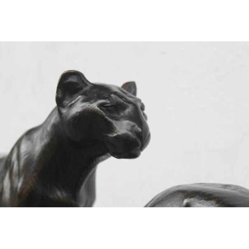 Couple de lionnes en bronze de Louis Riche,sculpteur français
