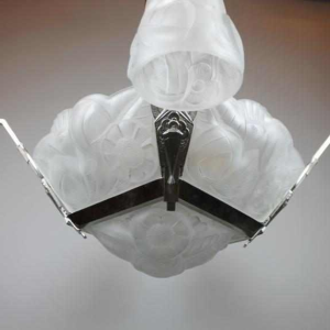 Art Deco hanglamp, gesigneerd Degue, circa 1930.