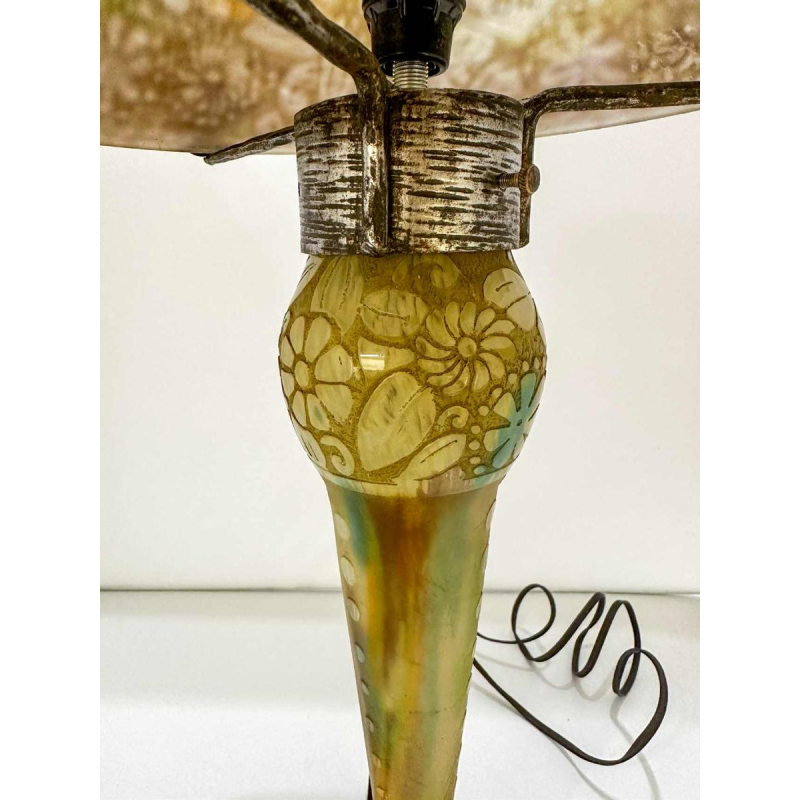 Muller Frères, zeldzame Art Nouveau tafellamp, gestileerde bloemmotieven, zuurgeëtst glas, gegraveerd stalen frame, ca 1918