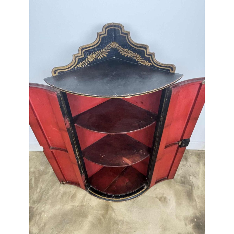 Meuble d'angle polychrome, décor peint 'Scène de Cour' 19e siècle