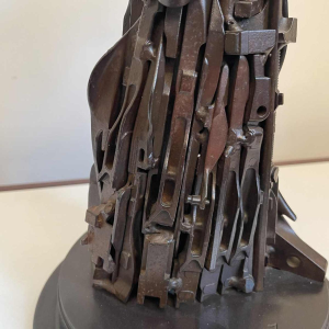 JACQUES DUFRANE 'La Victoire de Samothrace' brutalistische sculptuur in gelast staal / gepatineerde montage, ca 2000