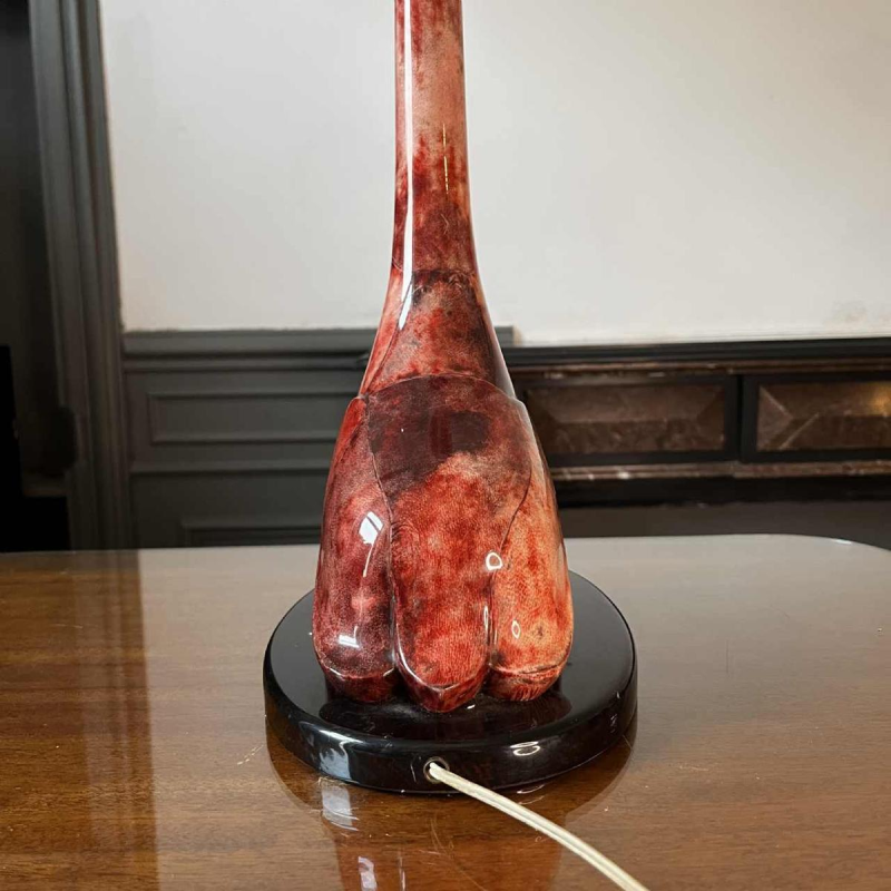 ALDO TURA, 'Oiseau' tafel / staande lamp, gelakt rood geitenleer perkament, Italië ca 1950