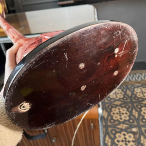 ALDO TURA, 'Oiseau' tafel / staande lamp, gelakt rood geitenleer perkament, Italië ca 1950