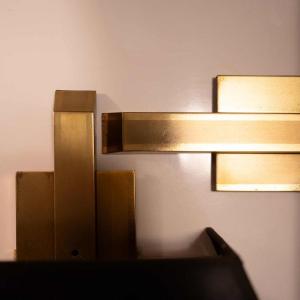 DEKNUDT, paar verguld messing wandlampen, Hollywood Regency stijl, ca 1970