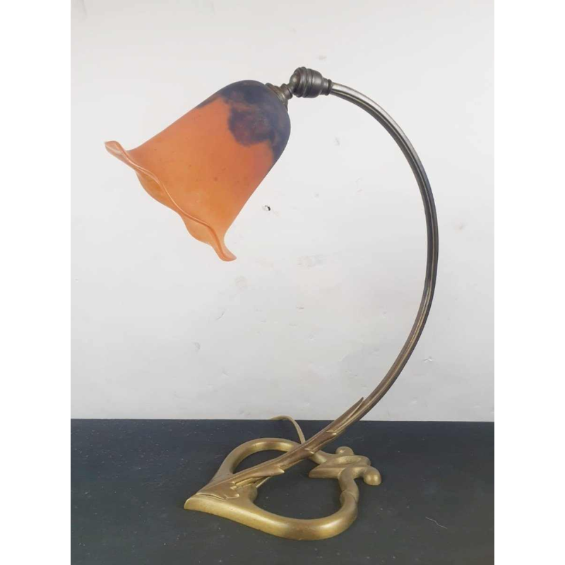 Daum Nancy, paire de lampes Art Nouveau pieds en bronze, tulipes en verre marmoréen, début XXe s