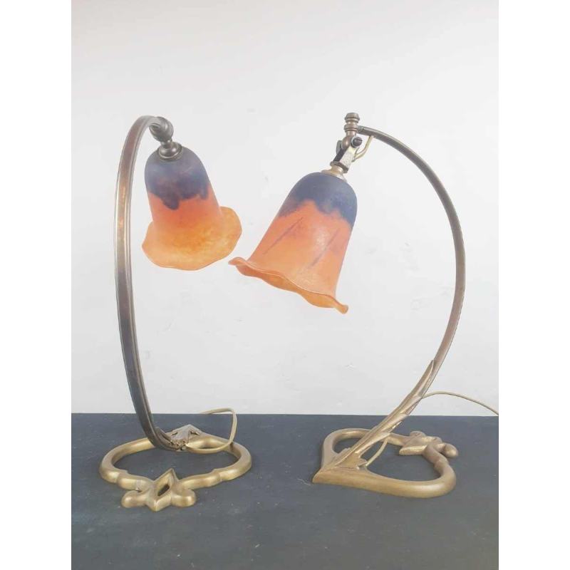 Daum Nancy, paire de lampes Art Nouveau pieds en bronze, tulipes en verre marmoréen, début XXe s