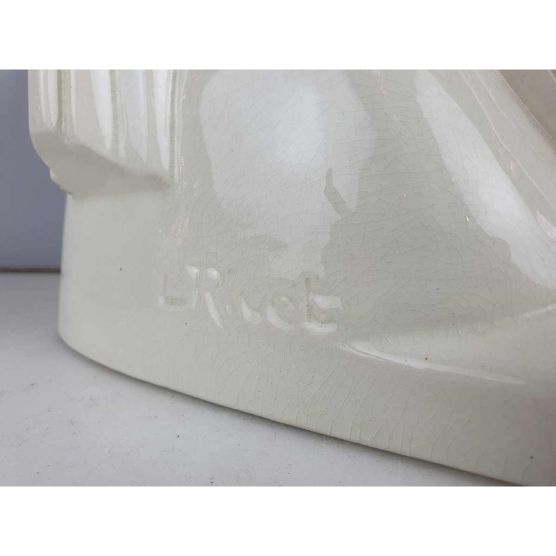 Louis Rivet 'Naakte vrouw uit bad' Art Deco keramische sculptuur, wit craquelé, ca 1930