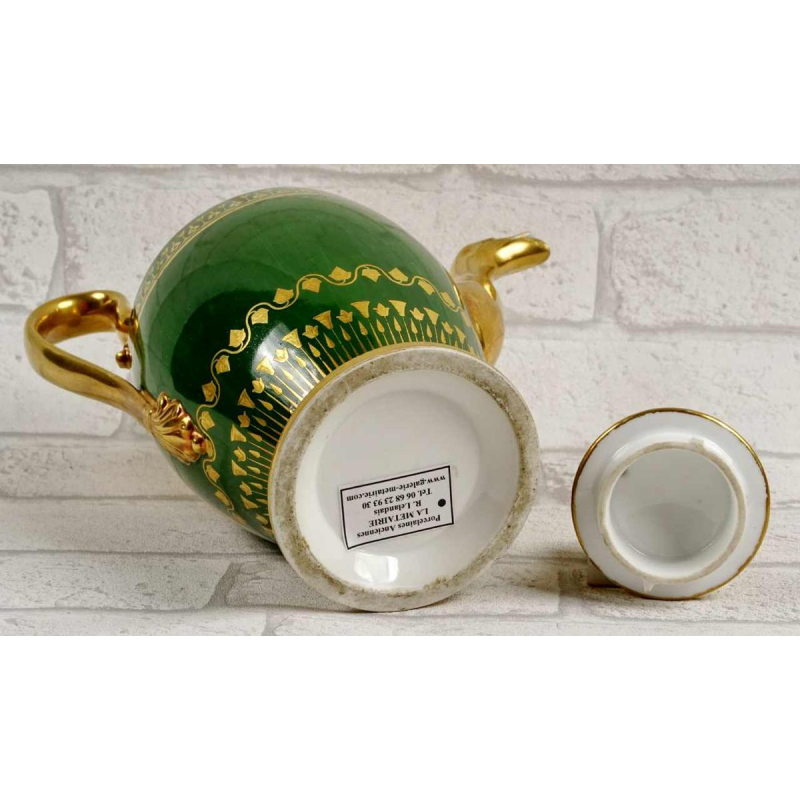 Porcelaine de Paris - Manufacture de Dagoty, verseuse / théière, style Empire, XIXe s