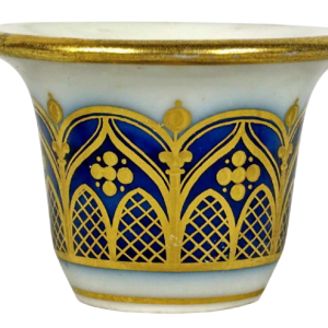 Porcelaine de Paris, mortier à fard à décor doré dit "CATHEDRALE" sur fond bleu, début XIXe s