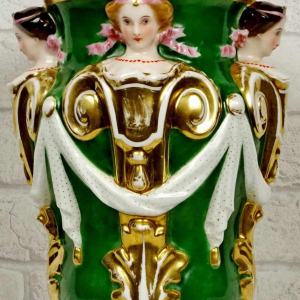 Porseleinen vaas met kariatide versiering en verguld bronzen montuur, 19e eeuw