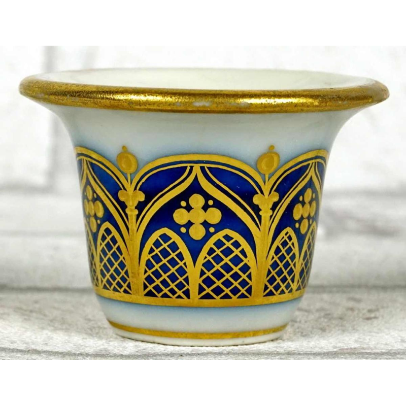 Paris porcelain, CATHEDRALE gilded blush mortar on a blue background, early 19th century