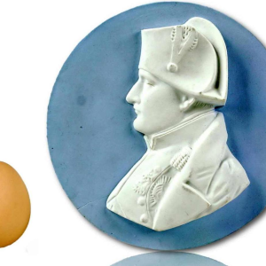 Médaillon en bas relief 'Profil de Napoléon 1er' biscuit de porcelaine, XIXe s