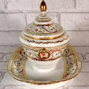 Porcelaine de Paris - Manufacture du Duc d'Angoulême, sucrier couvert, XVIIIe s