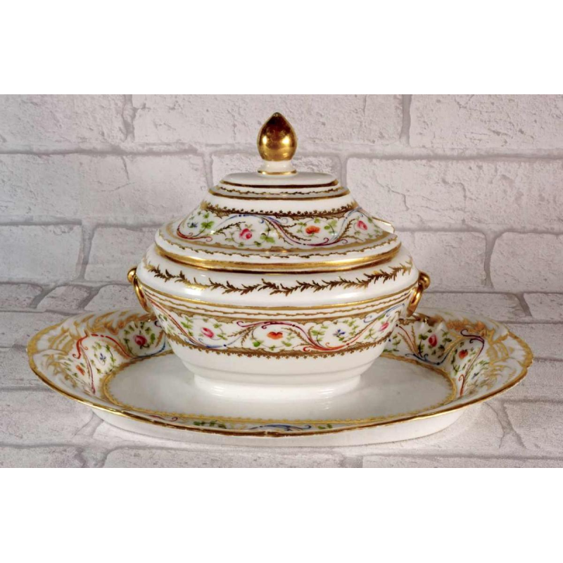 Porcelaine de Paris - Manufacture du Duc d'Angoulême, covered sugar bowl, 18th century