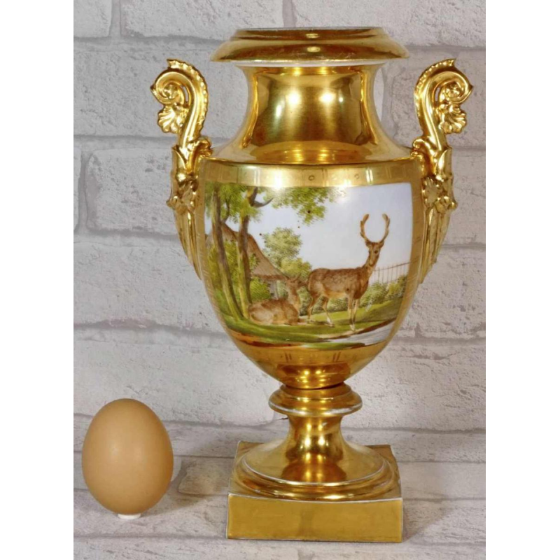 Porcelaine de Paris, vase balustre d'époque Empire, décor peint paysage et cervidés, début XIXe s