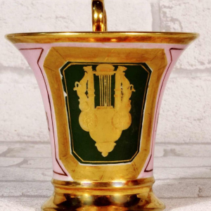 Porcelaine de Paris, tasse 'Jasmin' et sa soucoupe d'époque Empire, XIXe s