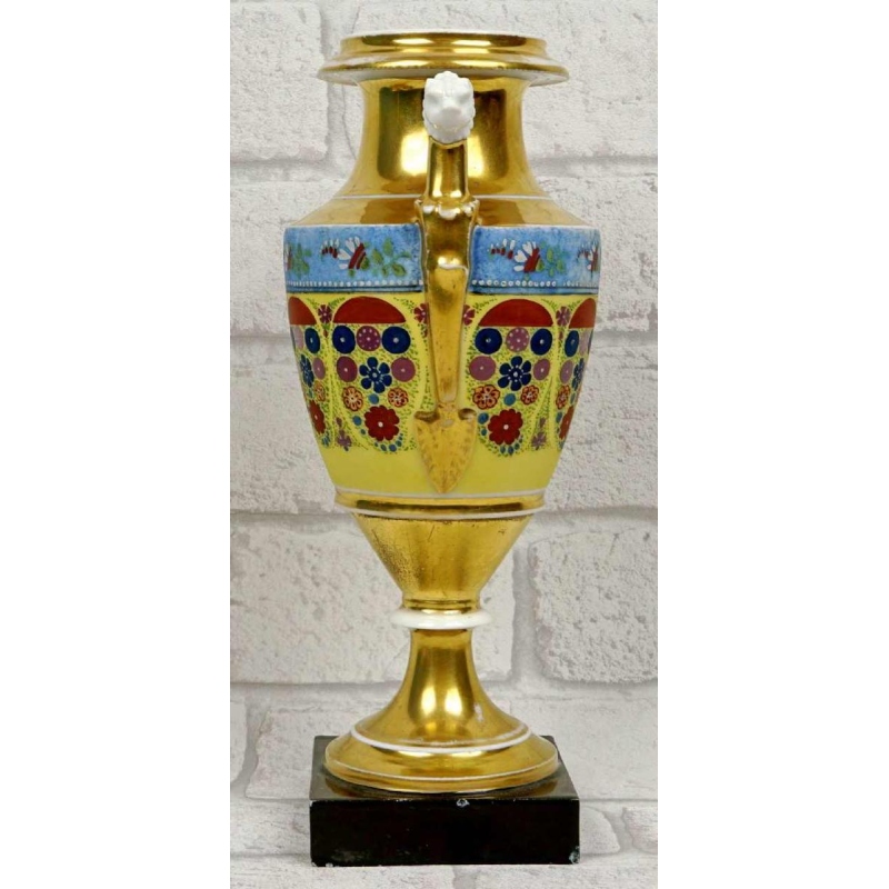 Porcelaine de Paris, vase balustre sur piédouche, début XIXe s