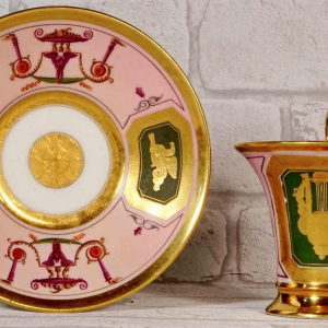 Porcelaine de Paris, tasse 'Jasmin' et sa soucoupe d'époque Empire, XIXe s